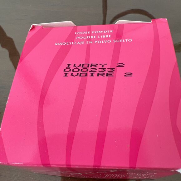 Mary Kay Signature Loose Powder Ivory 2 ~ #000233 .74 oz ~ New Old Stock - Picture 2 of 6